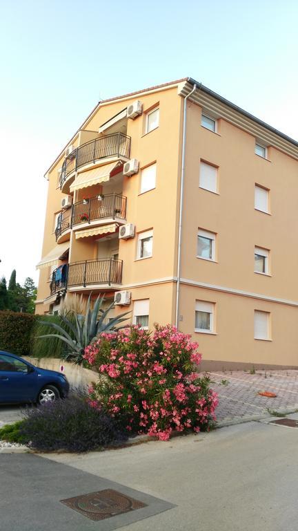 Apartment Pula Relax Exteriör bild