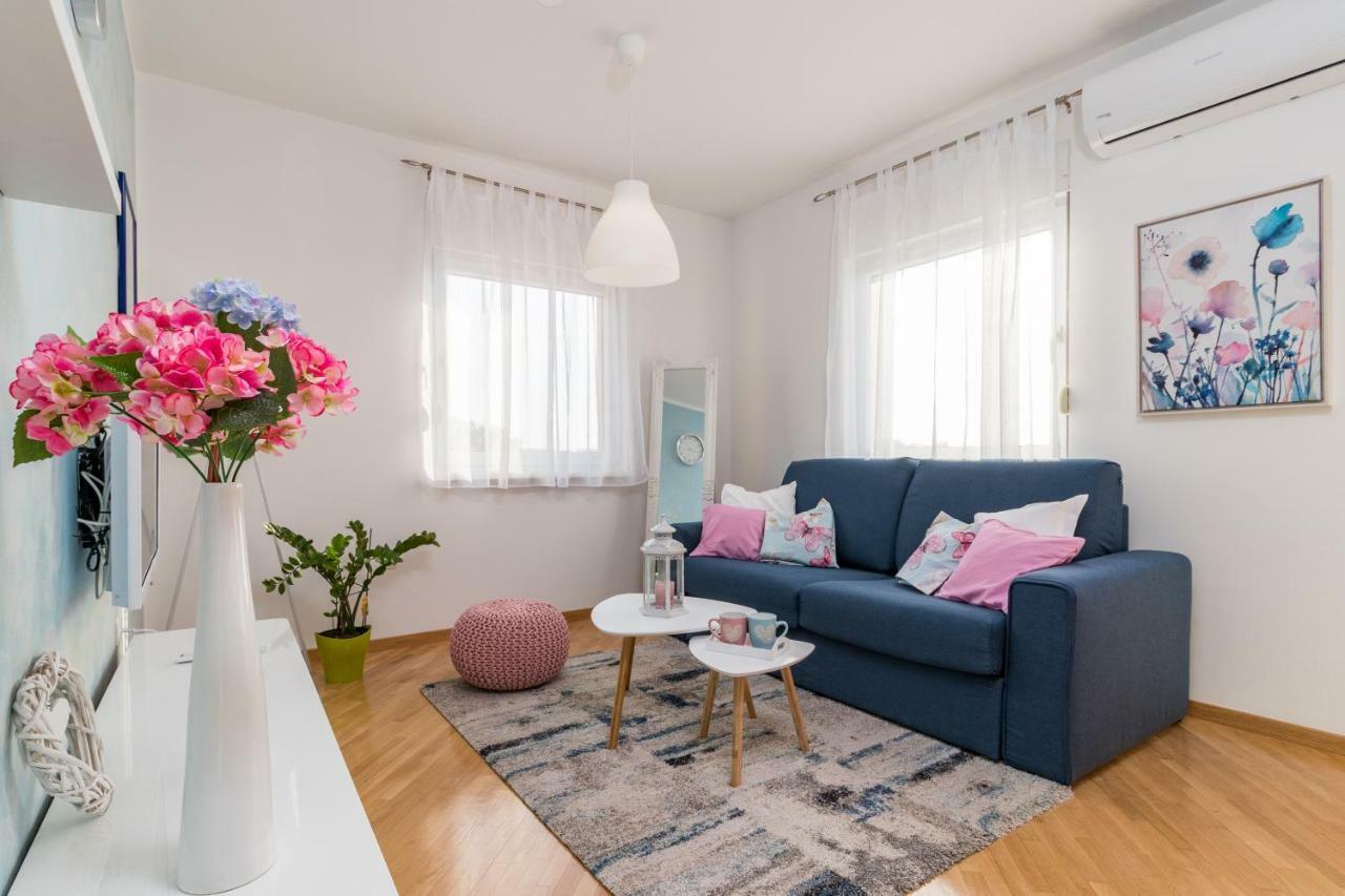Apartment Pula Relax Exteriör bild